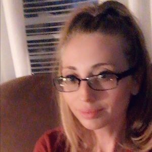 Meet your Posher, Mona